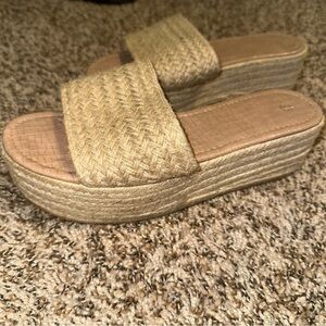 WEDGE PLATFORM SUMMER SANDALS